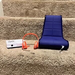 Gaming Set *please note that the chair is out of battery’s or no longer works!